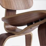 Sillón LCW Eames Walnut.
