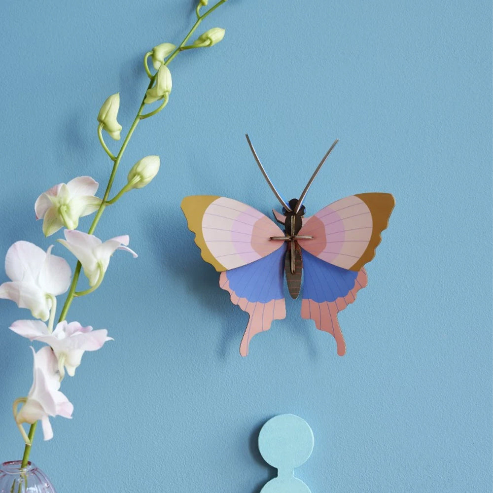 Mariposa con Borde Dorado